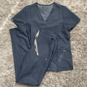 Figs Three Pocket Top with Yola Skinny Pant size Small TALL